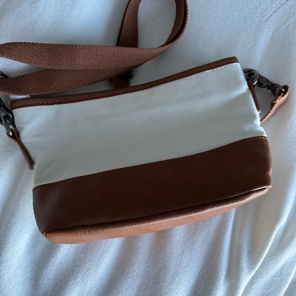 Adjustable strap crossbody bag- New! - Picture 2 of 7